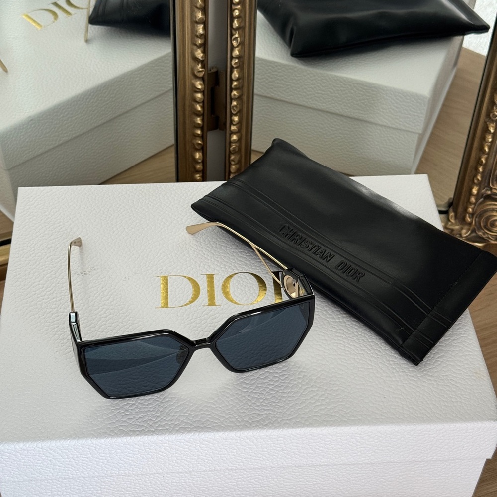 Dior 30 Montaigne black and gold sunglasses - Picture 3 of 6
